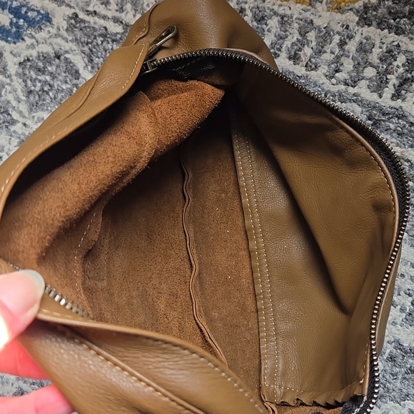 Parker Thatch sling in luggage color - Picture 4 of 9